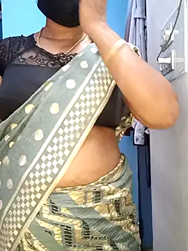 Snapshot of tamil_sarah chatting on 07/01/26, 04:14 tamil sarah online show from 07/01/26, 04:14