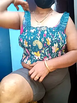 Snapshot of tamil_sarah chatting on 07/09/26, 06:50 tamil sarah online show from 07/09/26, 06:50