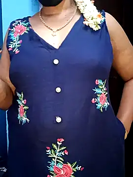 Snapshot of tamil_sarah chatting on 07/15/26, 06:18 tamil sarah online show from 07/15/26, 06:18