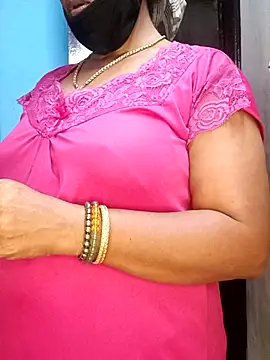Snapshot of tamil_sarah chatting on 07/20/26, 02:41 tamil sarah online show from 07/20/26, 02:41