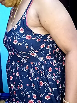 Snapshot of tamil_sarah chatting on 07/22/26, 06:32 tamil sarah online show from 07/22/26, 06:32