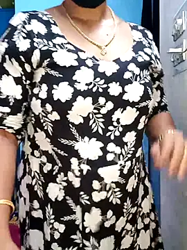 Snapshot of tamil_sarah chatting on 07/27/26, 05:25 tamil sarah online show from 07/27/26, 05:25