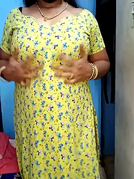 Snapshot of tamil_sarah chatting on 07/28/26, 06:20 tamil sarah online show from 07/28/26, 06:20