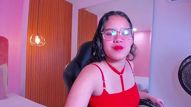 Snapshot of shayra_alina chatting on 07/04/26, 12:44 shayra alina online show from 07/04/26, 12:44