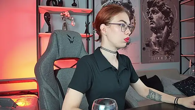 SeraphineDuskryn online show from 07/04/26, 08:04