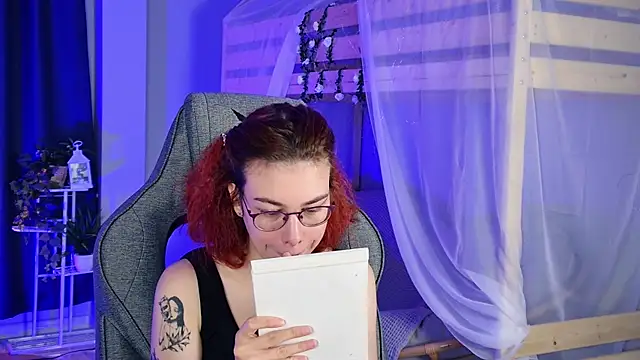 SeraphineDuskryn online show from 08/04/26, 08:33