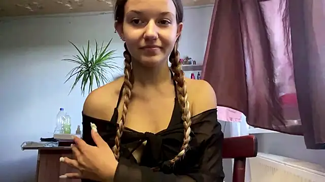 Snapshot of AuroraQT chatting on 07/29/26, 12:36 AuroraQT online show from 07/29/26, 12:36