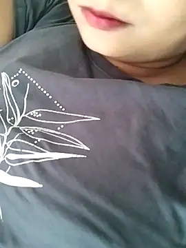 Snapshot of Missridhi chatting on 06/12/26, 06:45 Missridhi online show from 06/12/26, 06:45