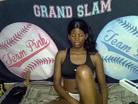 Snapshot of Queen_slay2 chatting on 06/19/26, 11:30 Queen slay2 online show from 06/19/26, 11:30