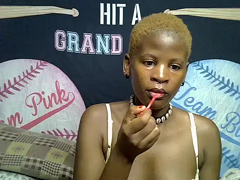 Snapshot of Queen_slay2 chatting on 07/07/26, 05:21 Queen slay2 online show from 07/07/26, 05:21