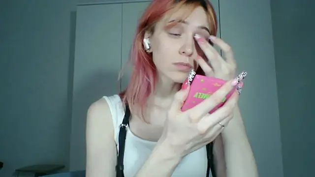 Snapshot of KayleneWesterberg chatting on 06/30/26, 02:07 KayleneWesterberg online show from 06/30/26, 02:07