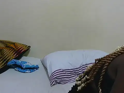 Snapshot of Arriana_ chatting on 07/28/26, 08:52 Arriana online show from 07/28/26, 08:52