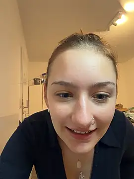 Snapshot of Violet_Velvet chatting on 06/14/26, 08:33 Violet Velvet online show from 06/14/26, 08:33