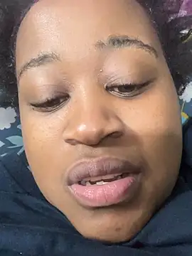 Snapshot of Curveybubbles23 chatting on 06/24/26, 05:34 Curveybubbles23 online show from 06/24/26, 05:34