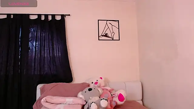 Snapshot of Veronica_M chatting on 06/21/26, 06:10 Veronica M online show from 06/21/26, 06:10