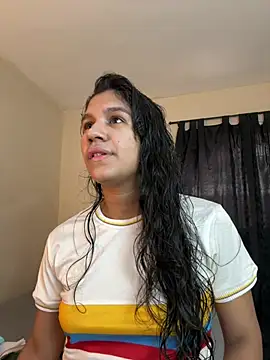 Snapshot of Veronica_M chatting on 06/27/26, 06:13 Veronica M online show from 06/27/26, 06:13