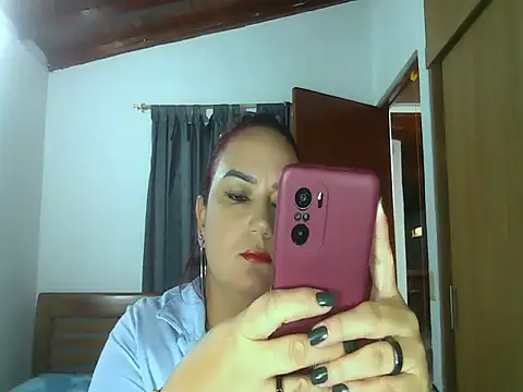 Snapshot of Ariel_691 chatting on 06/13/26, 09:24 Ariel 691 online show from 06/13/26, 09:24