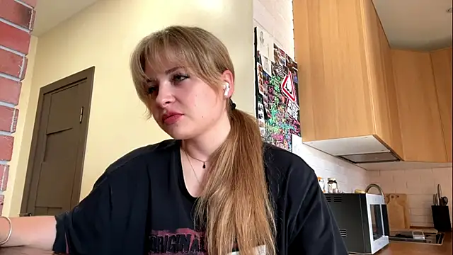 Snapshot of KelleeRodriguel chatting on 06/15/26, 02:19 KelleeRodriguel online show from 06/15/26, 02:19