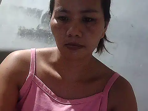Snapshot of mymommy69 chatting on 07/04/26, 10:05 mymommy69 online show from 07/04/26, 10:05