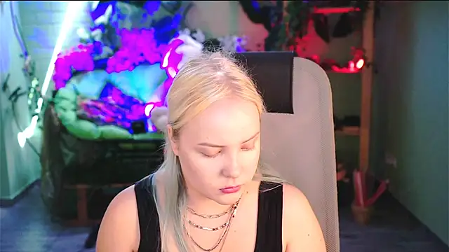 Snapshot of stellawatts chatting on 06/21/26, 08:06 stellawatts online show from 06/21/26, 08:06