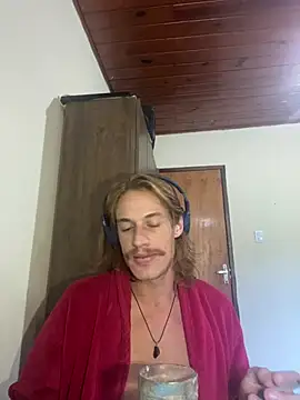 Snapshot of ruivofloripasecrets chatting on 06/17/26, 04:30 ruivofloripasecrets online show from 06/17/26, 04:30