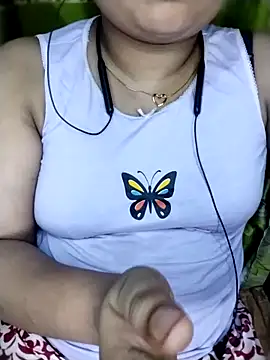 Snapshot of Khosi_Moni chatting on 07/04/26, 09:54 Khosi Moni online show from 07/04/26, 09:54