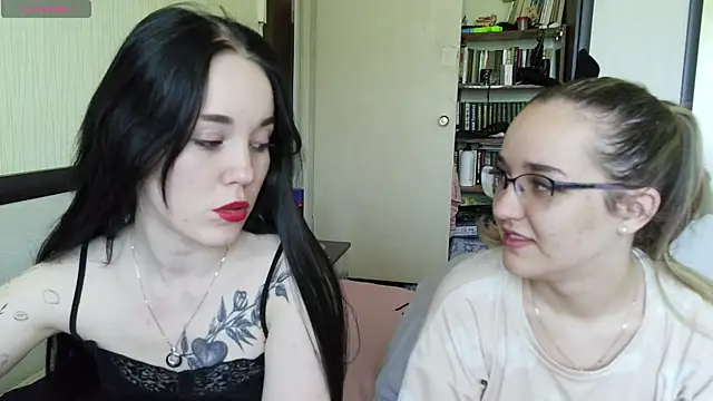 Snapshot of Mia_Ellis chatting on 07/13/26, 10:07 Mia Ellis online show from 07/13/26, 10:07