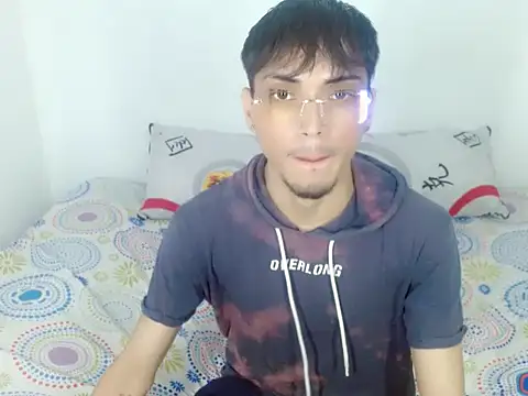 Snapshot of flaco23_latino chatting on 06/14/26, 05:31 flaco23 latino online show from 06/14/26, 05:31
