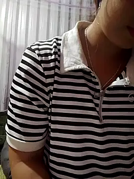 Snapshot of -Hezy- chatting on 06/13/26, 04:32 -Hezy- online show from 06/13/26, 04:32
