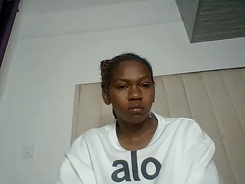 Snapshot of sexy_aurora444 chatting on 06/19/26, 02:38 sexy aurora444 online show from 06/19/26, 02:38