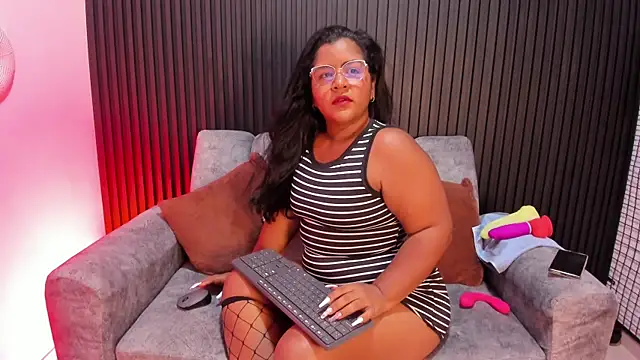 Snapshot of Mommy_Big_Ass chatting on 06/16/26, 08:55 Mommy Big Ass online show from 06/16/26, 08:55