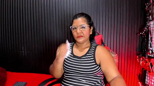 Snapshot of Mommy_Big_Ass chatting on 08/06/26, 01:13 Mommy Big Ass online show from 08/06/26, 01:13