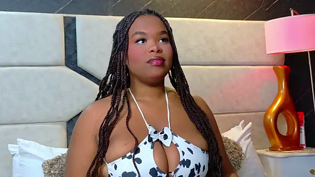 Snapshot of EbonyHenner chatting on 06/22/26, 12:02 EbonyHenner online show from 06/22/26, 12:02