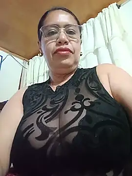 Snapshot of Emilif_ chatting on 06/25/26, 11:09 Emilif online show from 06/25/26, 11:09