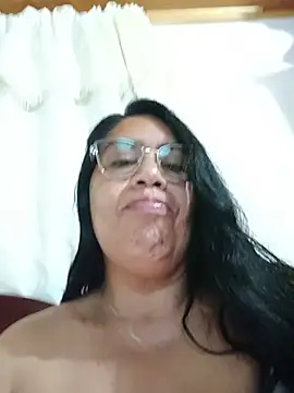Snapshot of Emilif_ chatting on 07/18/26, 01:54 Emilif online show from 07/18/26, 01:54
