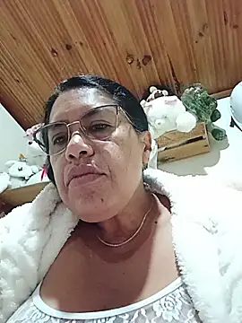 Snapshot of Emilif_ chatting on 07/23/26, 01:58 Emilif online show from 07/23/26, 01:58