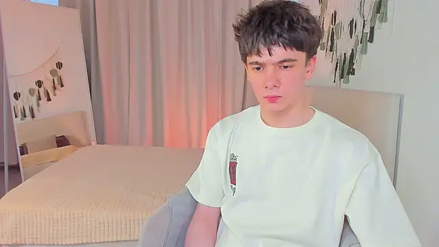 Snapshot of Ethan_Crowe chatting on 07/28/26, 04:50 Ethan Crowe online show from 07/28/26, 04:50
