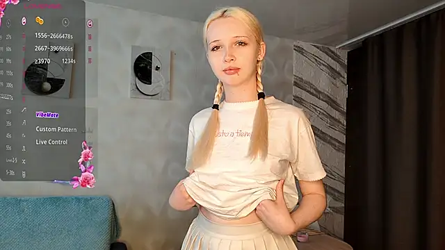Snapshot of LadaSolar chatting on 06/20/26, 12:25 LadaSolar online show from 06/20/26, 12:25