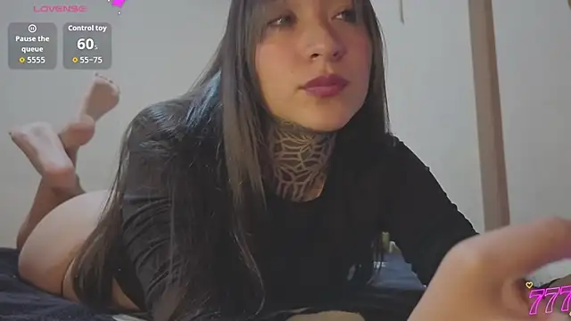 Snapshot of isasaenz_ chatting on 07/14/26, 03:33 isasaenz online show from 07/14/26, 03:33