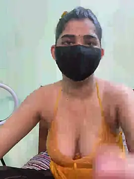 Snapshot of Queen_angel01 chatting on 07/08/26, 06:12 Queen angel01 online show from 07/08/26, 06:12