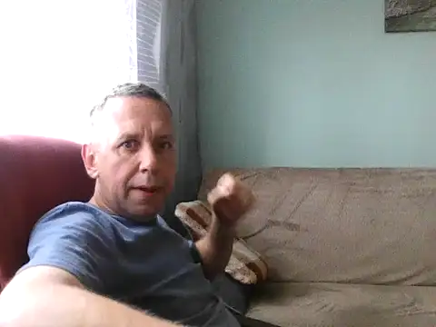 Snapshot of RafalekRozmarynowski81 chatting on 06/14/26, 12:29 RafalekRozmarynowski81 online show from 06/14/26, 12:29