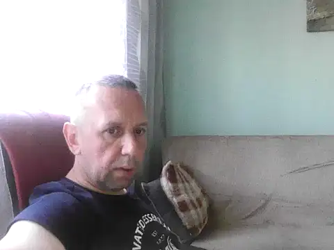 Snapshot of RafalekRozmarynowski81 chatting on 07/17/26, 04:41 RafalekRozmarynowski81 online show from 07/17/26, 04:41