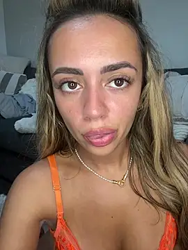 Snapshot of Harrietbronzex chatting on 08/06/26, 11:56 Harrietbronzex online show from 08/06/26, 11:56
