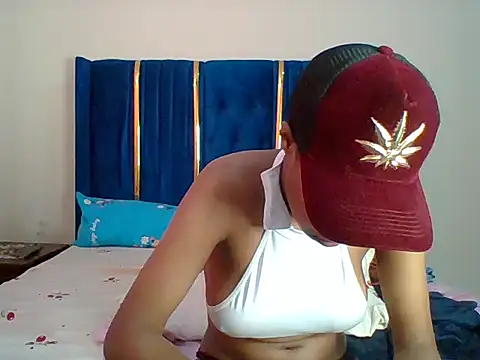 Snapshot of jay-ezike chatting on 07/17/26, 08:32 jay-ezike online show from 07/17/26, 08:32