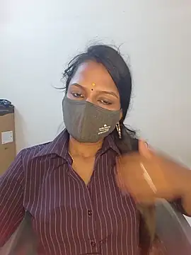 Snapshot of YALINITWO7_TAMIL chatting on 06/17/26, 10:28 YALINITWO7 TAMIL online show from 06/17/26, 10:28