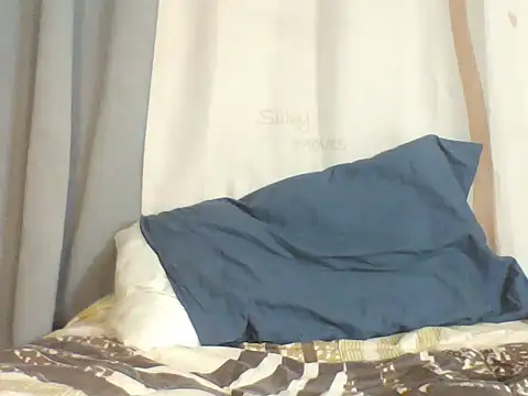 Snapshot of Sexy_mitch chatting on 07/14/26, 12:00 Sexy mitch online show from 07/14/26, 12:00
