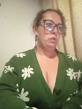 Snapshot of _Saraqueen-- chatting on 08/02/26, 01:04 Saraqueen-- online show from 08/02/26, 01:04