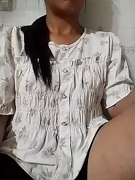 Snapshot of Helen-nn chatting on 06/19/26, 10:35 Helen-nn online show from 06/19/26, 10:35