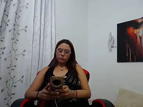 Snapshot of zelleste chatting on 06/15/26, 11:40 zelleste online show from 06/15/26, 11:40