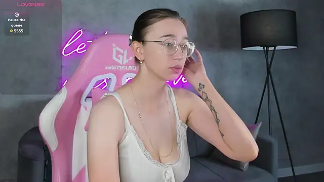 Lucy Green online show from 07/19/26, 12:47